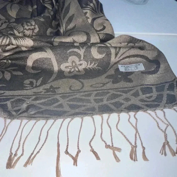 Pashmina Scarf Beautiful Paisley Black and Tan - Picture 4 of 7